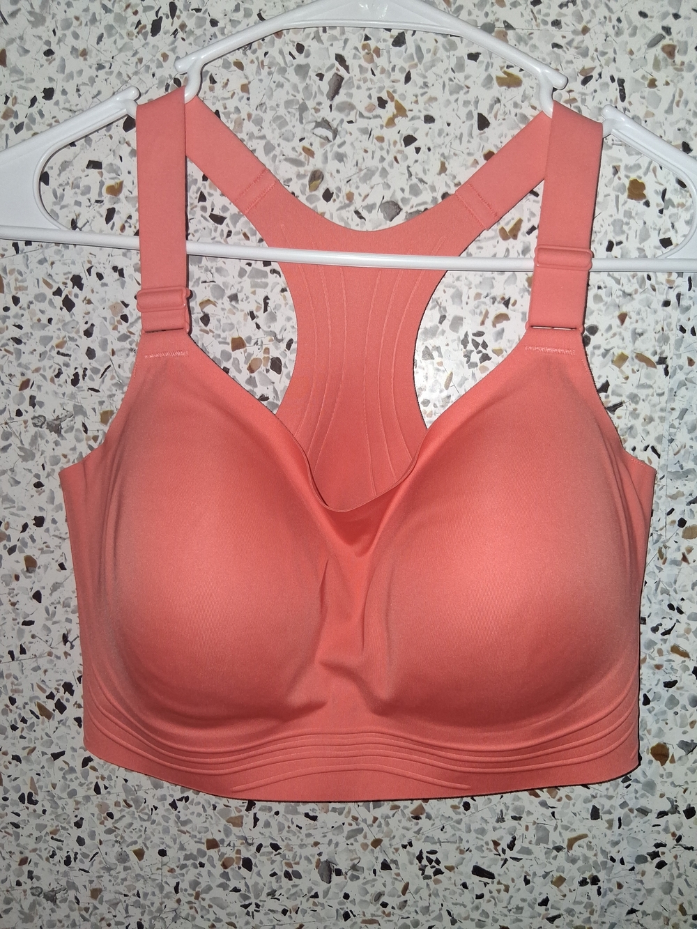 Women's Coral All In Motion Full Coverage Bra Size Large (Material In Photos)
